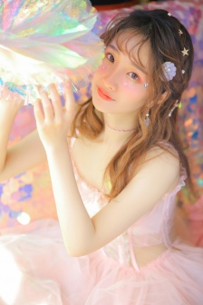 捅马蜂窝的女孩